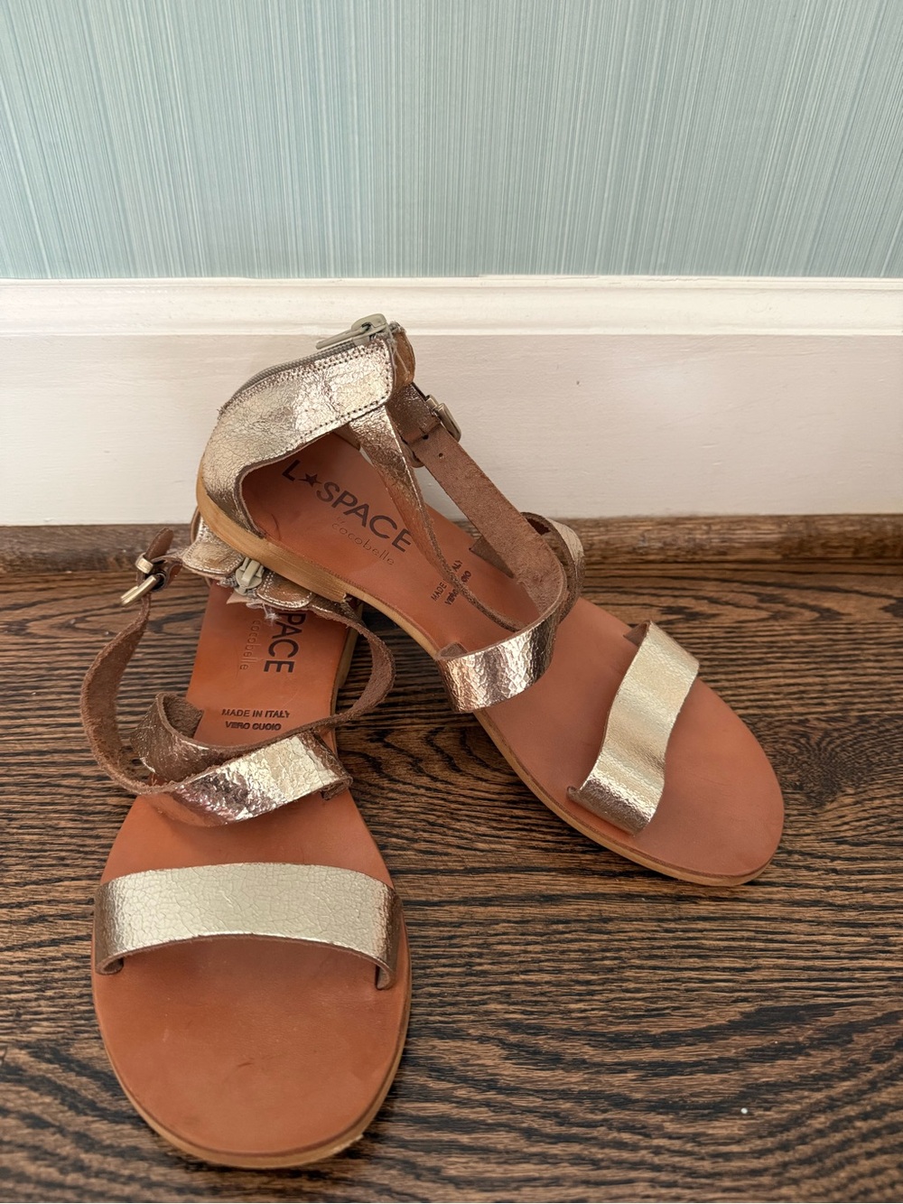 l*space Gold Metallic Leather T-Strap Sandals
